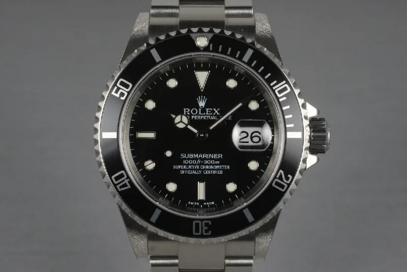 Rolex Explorer 39mm with luminous hands -2003 Rolex Submariner 16610