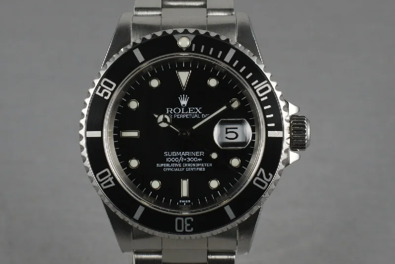 Rolex Sea-Dweller with luxury bracelet -1999 Rolex Submariner 16610 Box and Papers