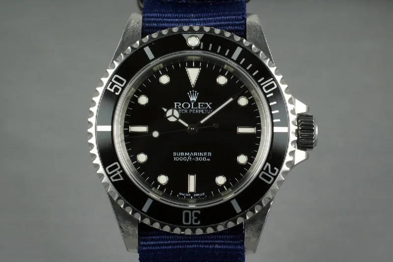 Rolex Sea-Dweller with vintage design -2004 Rolex Submariner 14060 with Box and Papers